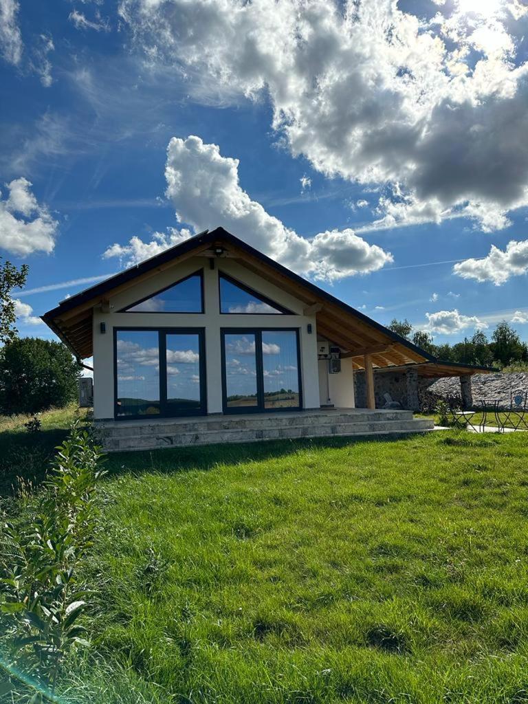 Casa Moderna In Sinteu - Intersectia Intre Modern Si Linistea Naturii Huta Voivozi Extérieur photo